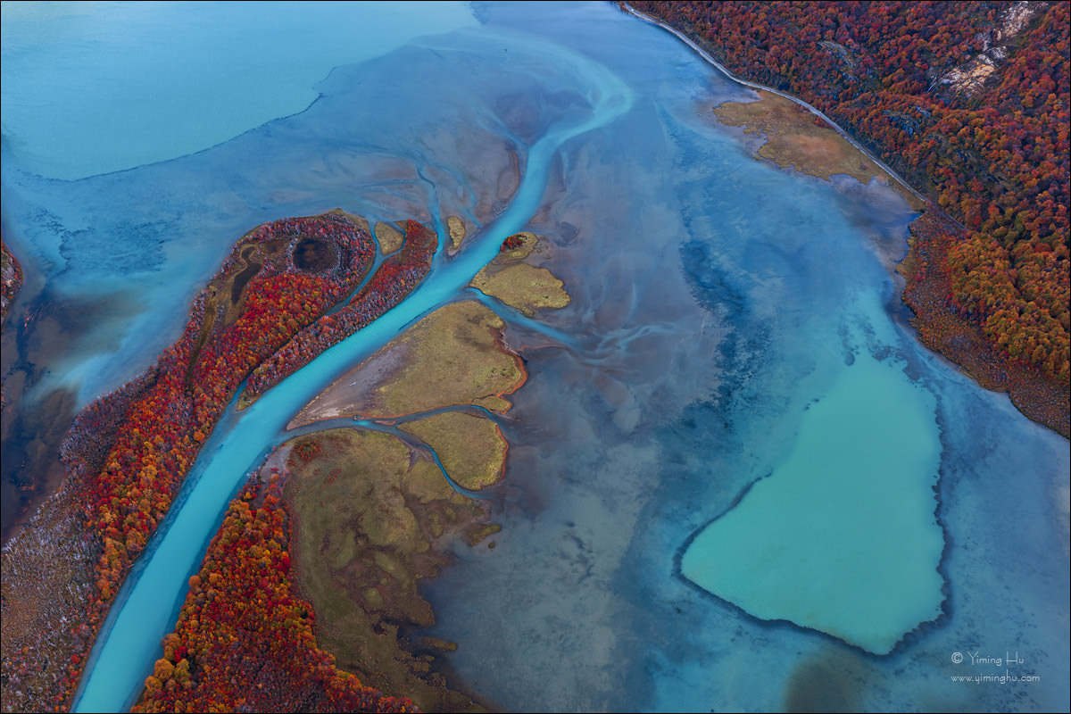 Tapestry-of-an-Autumn-Lake