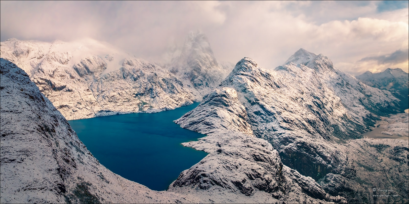 Alpine-Lake-in-the-Fjord-Mountains